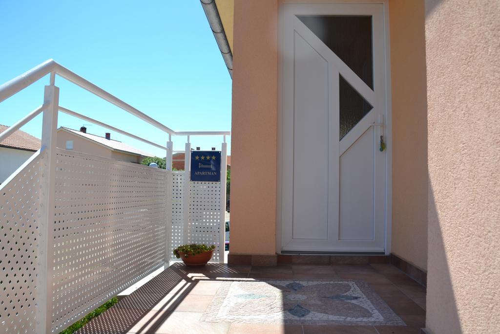 Apartment Klara Đảo Krk Ngoại thất bức ảnh
